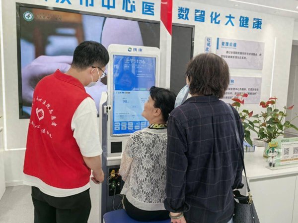 信通配资 武汉市中心医院把健康管理服务搬进热门景区